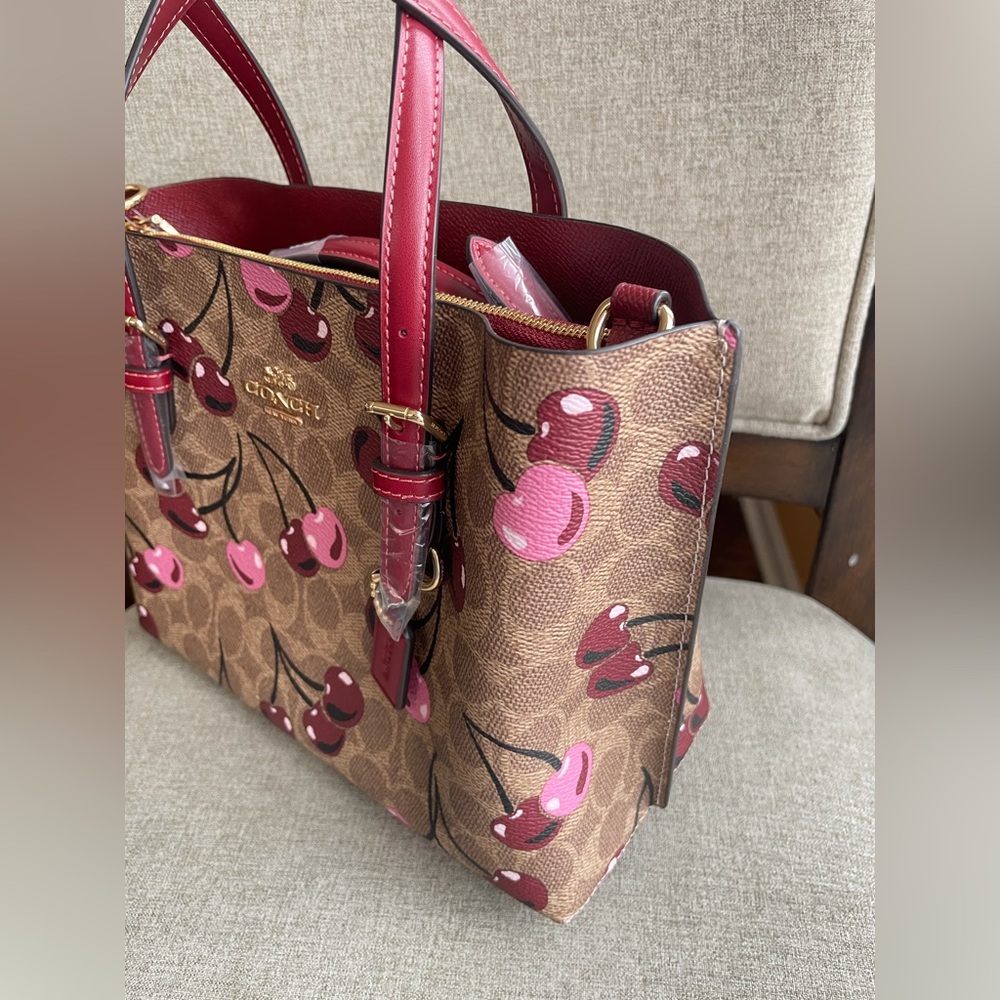 NWT！2PCS COACH MOLLIE TOTE BAG 25 IN SIGNATURE WITH CHERRY AND WRISTLET - Picture 4 of 11